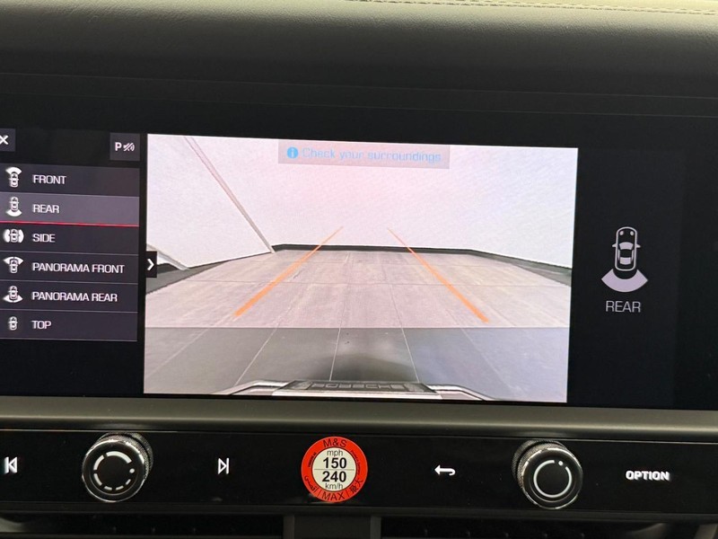 Porsche Macan Vehicle Full-screen Gallery Image 21