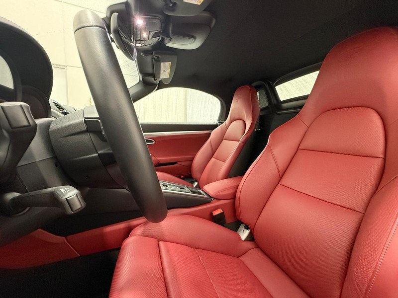 Porsche 718 Boxster Vehicle Full-screen Gallery Image 5