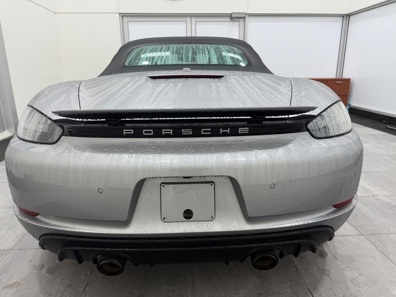 Porsche 718 Boxster Vehicle Full-screen Gallery Image 6