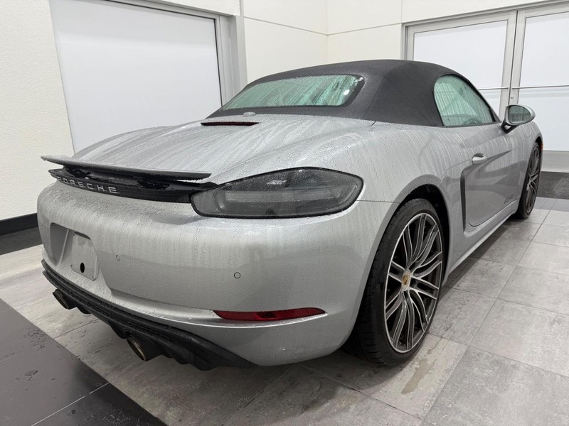 Porsche 718 Boxster Vehicle Full-screen Gallery Image 7