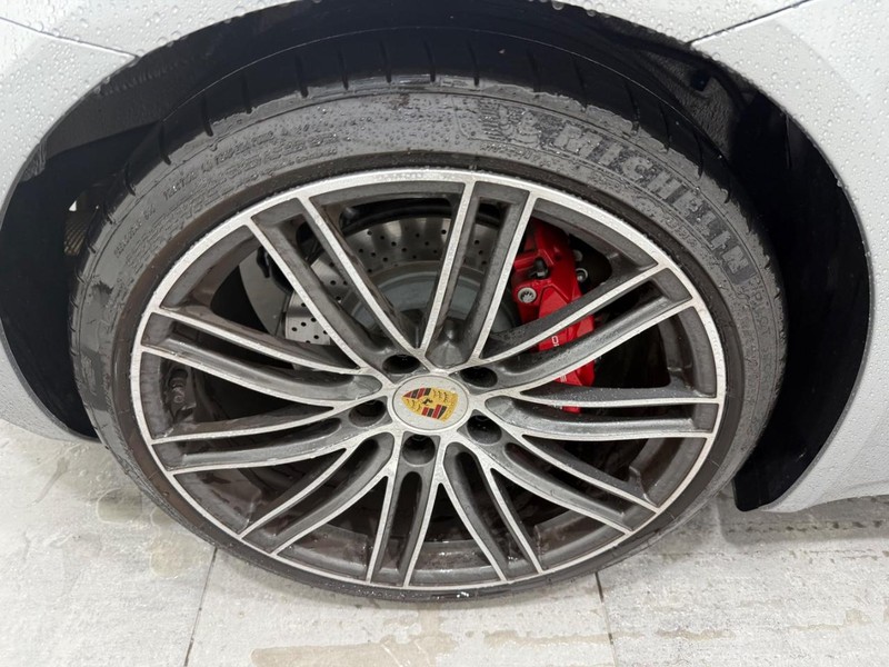 Porsche 718 Boxster Vehicle Full-screen Gallery Image 8