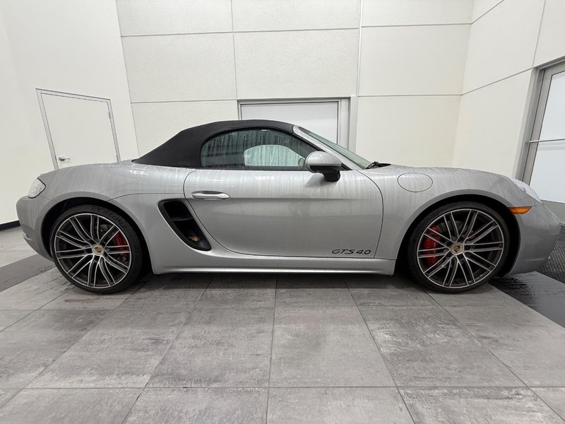 Porsche 718 Boxster Vehicle Full-screen Gallery Image 9