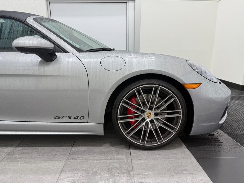 Porsche 718 Boxster Vehicle Full-screen Gallery Image 10