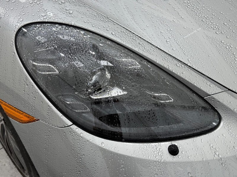 Porsche 718 Boxster Vehicle Full-screen Gallery Image 11