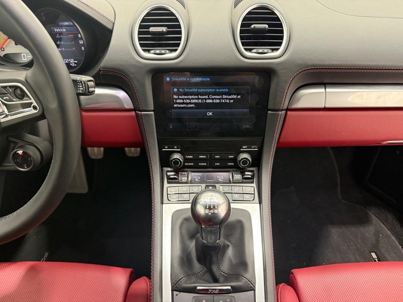 Porsche 718 Boxster Vehicle Full-screen Gallery Image 14