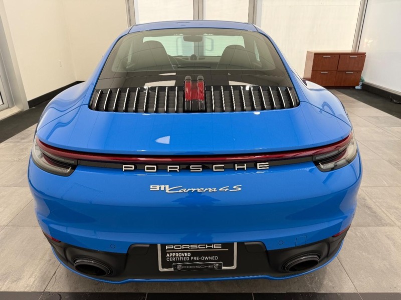 Porsche 911 Vehicle Full-screen Gallery Image 6