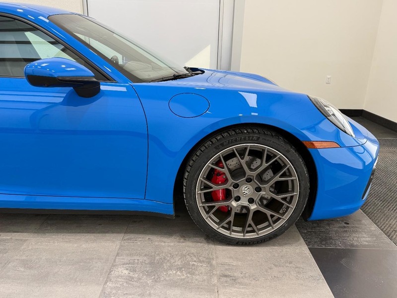 Porsche 911 Vehicle Full-screen Gallery Image 10