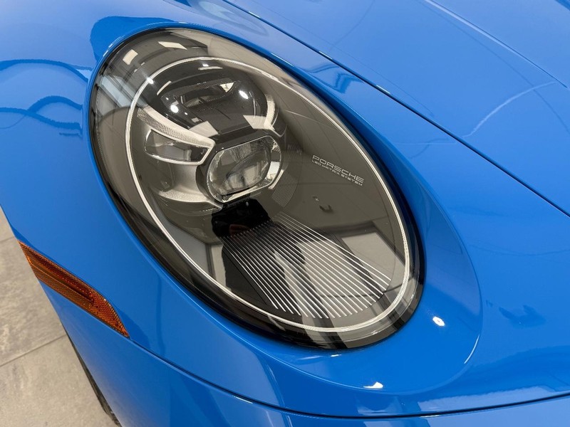 Porsche 911 Vehicle Full-screen Gallery Image 11