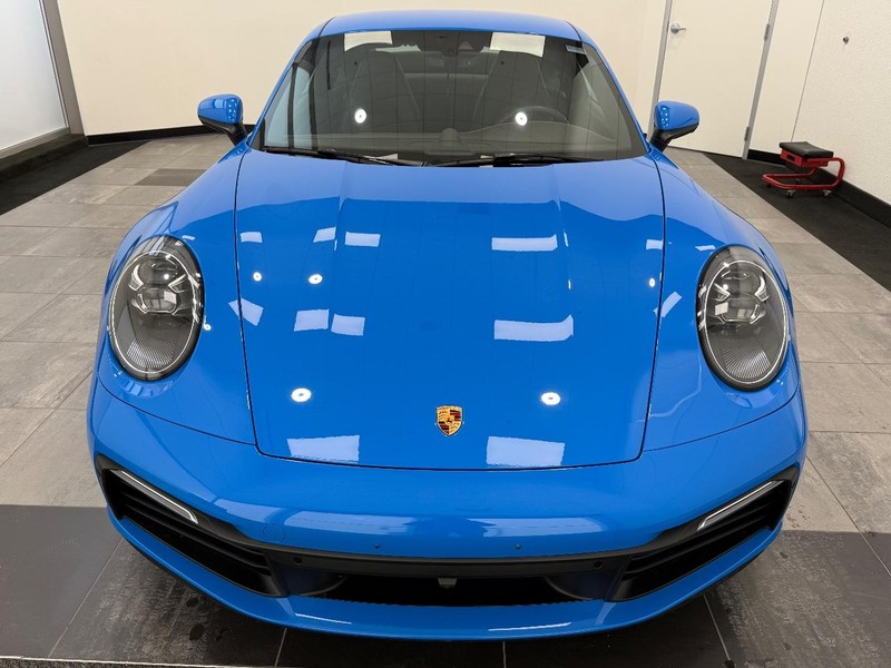 Porsche 911 Vehicle Full-screen Gallery Image 12