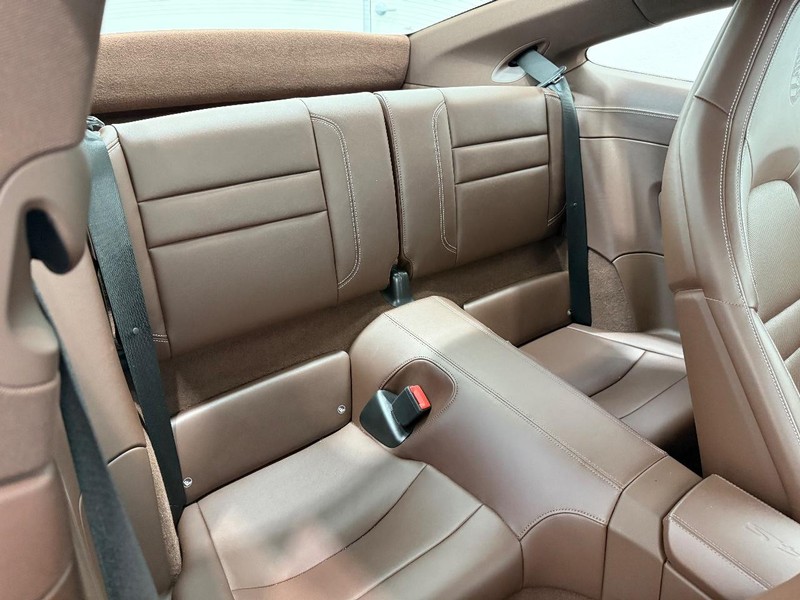 Porsche 911 Vehicle Full-screen Gallery Image 13