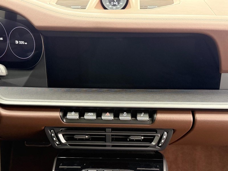 Porsche 911 Vehicle Full-screen Gallery Image 15