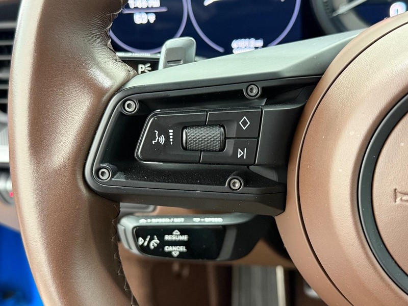 Porsche 911 Vehicle Full-screen Gallery Image 20