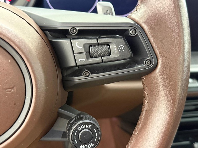 Porsche 911 Vehicle Full-screen Gallery Image 21