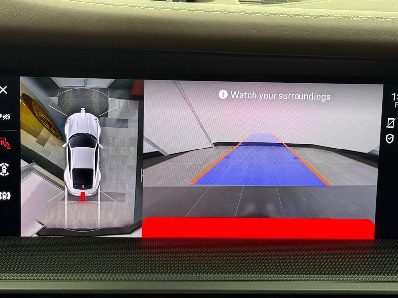 Porsche 911 Vehicle Full-screen Gallery Image 23