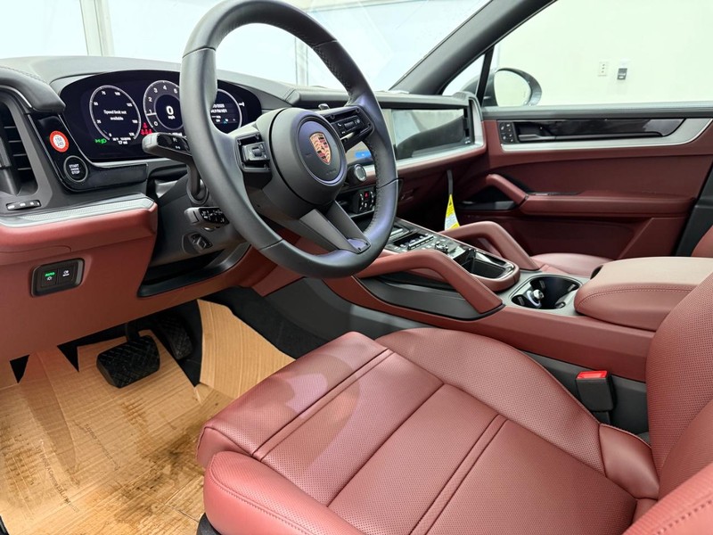 Porsche Cayenne Vehicle Full-screen Gallery Image 4