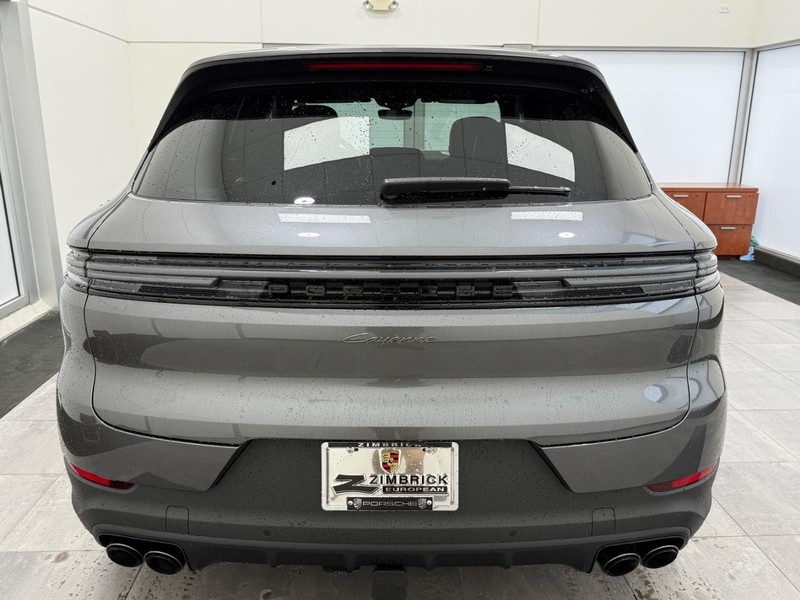 Porsche Cayenne Vehicle Full-screen Gallery Image 6