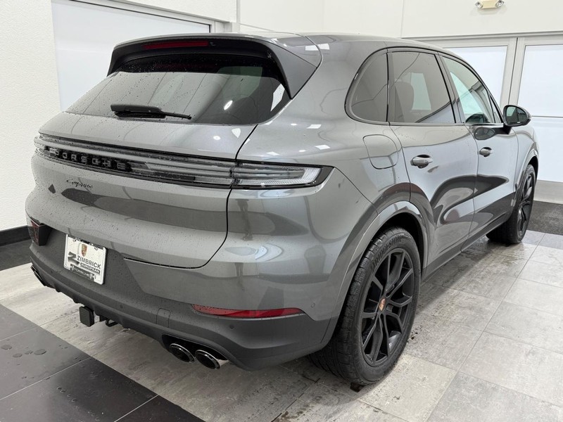 Porsche Cayenne Vehicle Full-screen Gallery Image 7