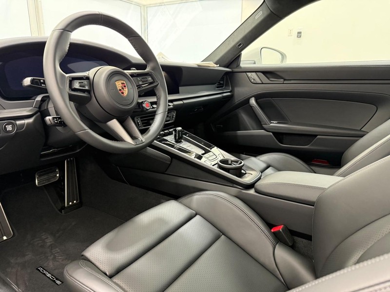 Porsche 911 Vehicle Full-screen Gallery Image 4