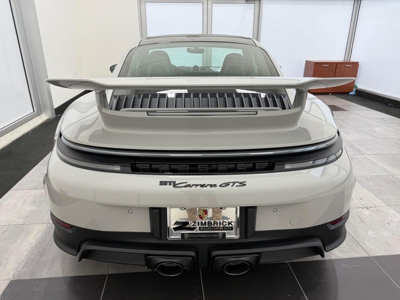 Porsche 911 Vehicle Full-screen Gallery Image 6