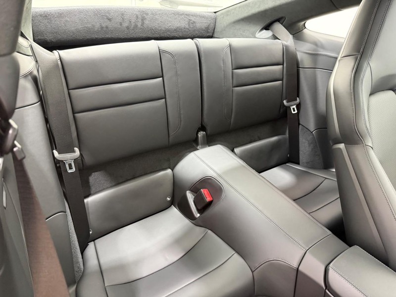 Porsche 911 Vehicle Full-screen Gallery Image 13