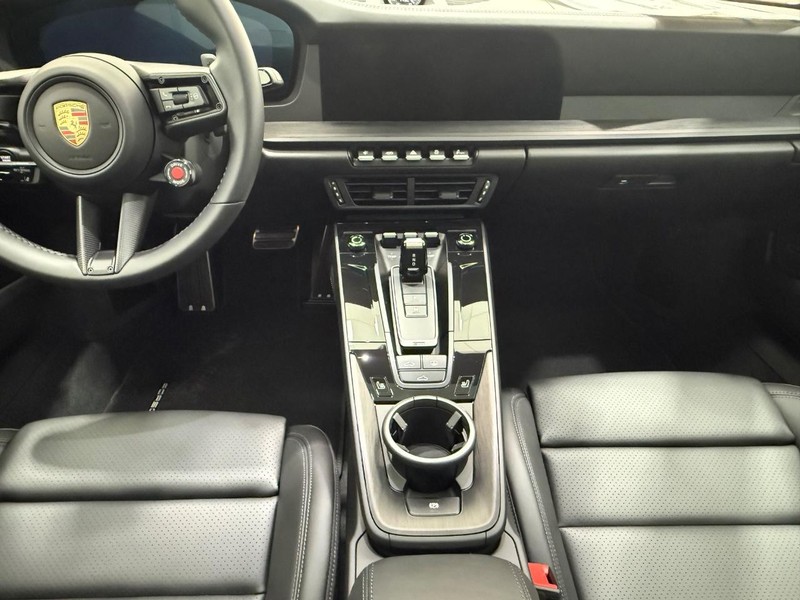 Porsche 911 Vehicle Full-screen Gallery Image 14