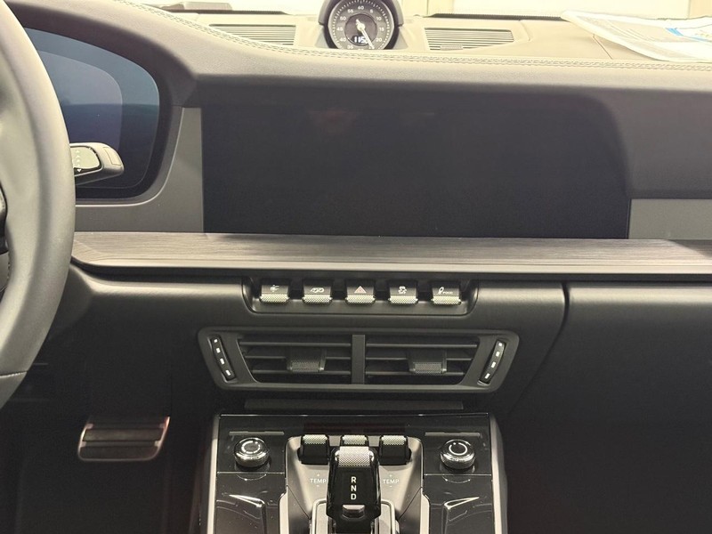 Porsche 911 Vehicle Full-screen Gallery Image 15