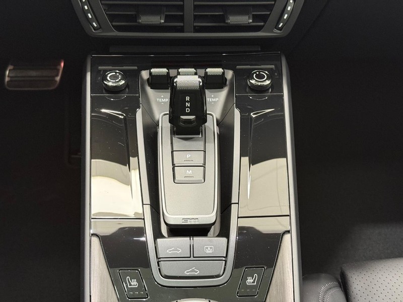 Porsche 911 Vehicle Full-screen Gallery Image 16