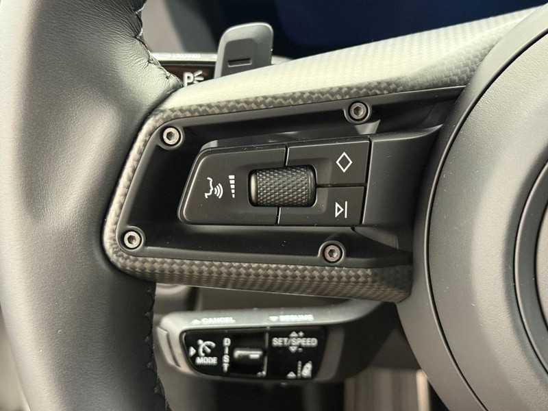 Porsche 911 Vehicle Full-screen Gallery Image 21