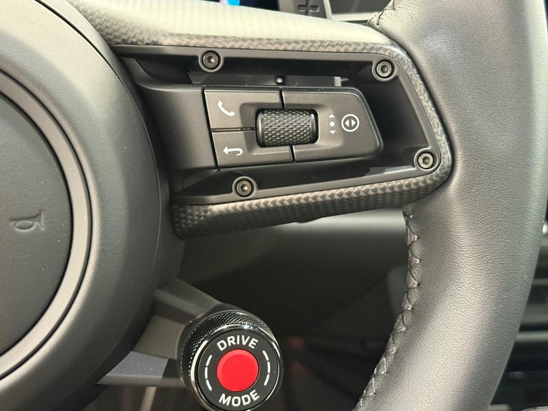 Porsche 911 Vehicle Full-screen Gallery Image 22