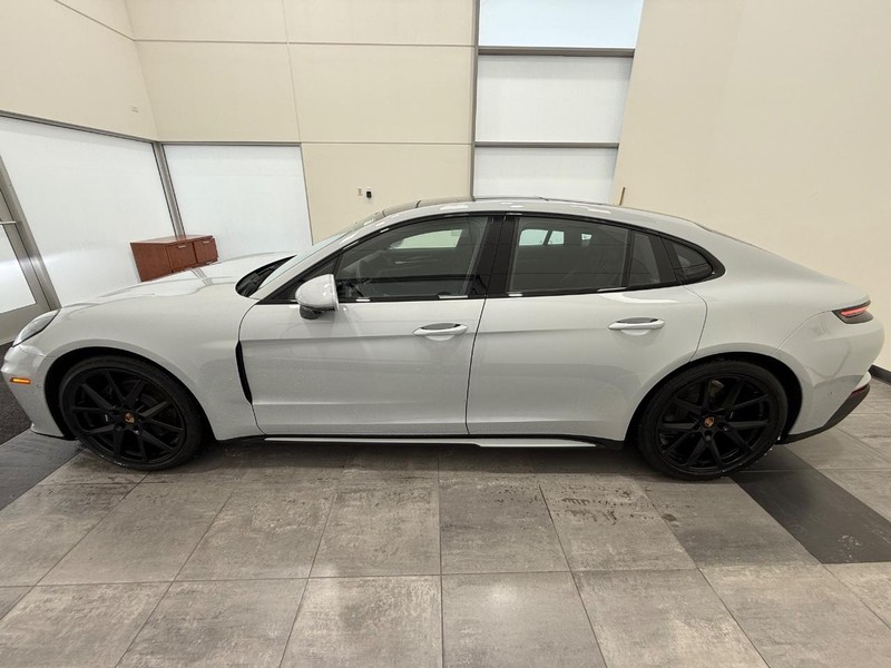 Porsche Panamera Vehicle Full-screen Gallery Image 2