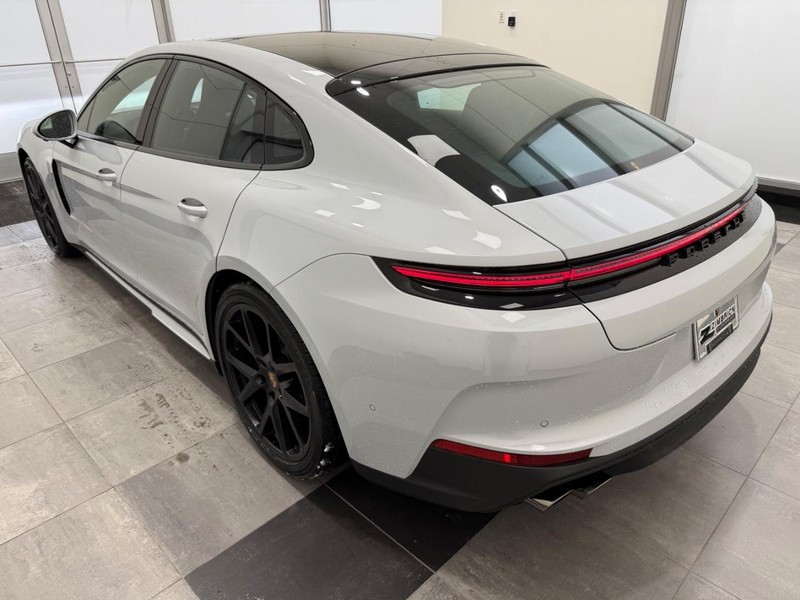 Porsche Panamera Vehicle Full-screen Gallery Image 3