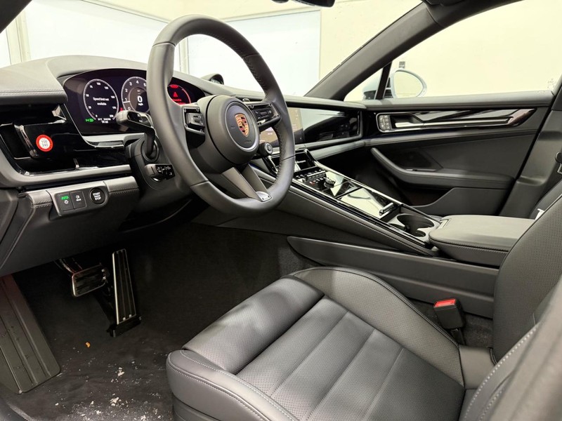 Porsche Panamera Vehicle Full-screen Gallery Image 4