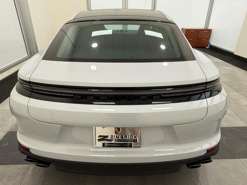 Porsche Panamera Vehicle Full-screen Gallery Image 6