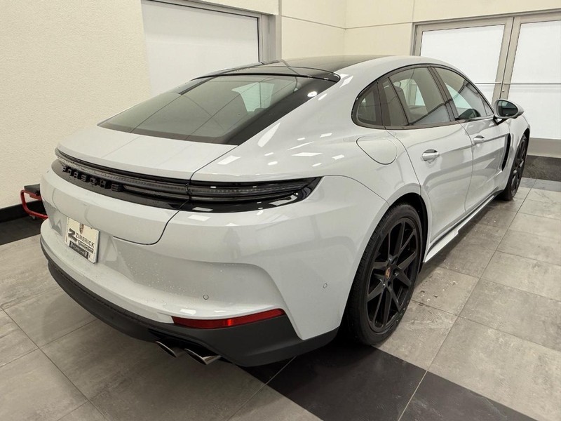 Porsche Panamera Vehicle Full-screen Gallery Image 7