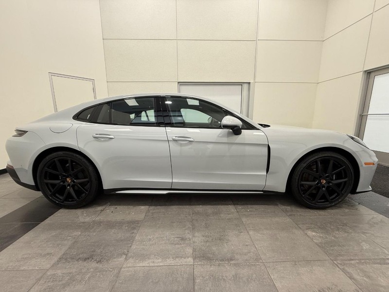 Porsche Panamera Vehicle Full-screen Gallery Image 9