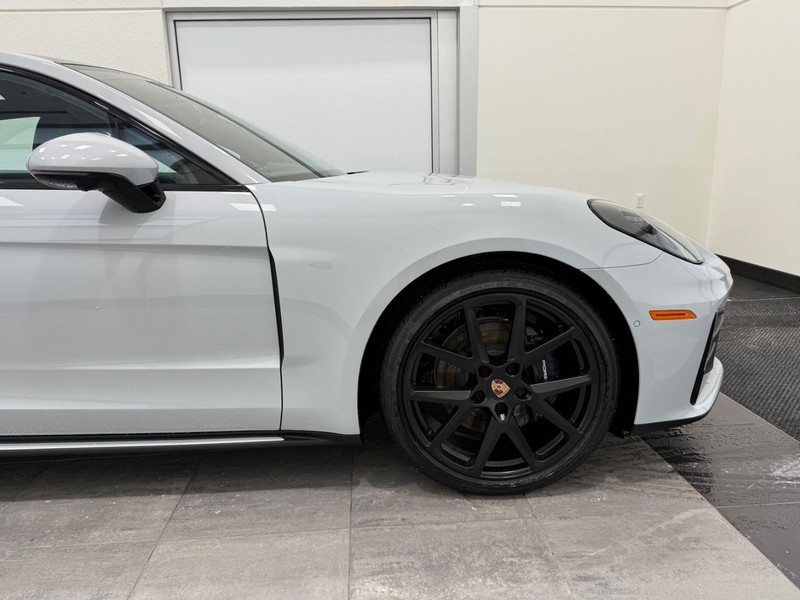 Porsche Panamera Vehicle Full-screen Gallery Image 10