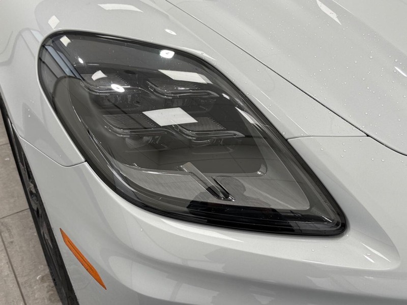 Porsche Panamera Vehicle Full-screen Gallery Image 11