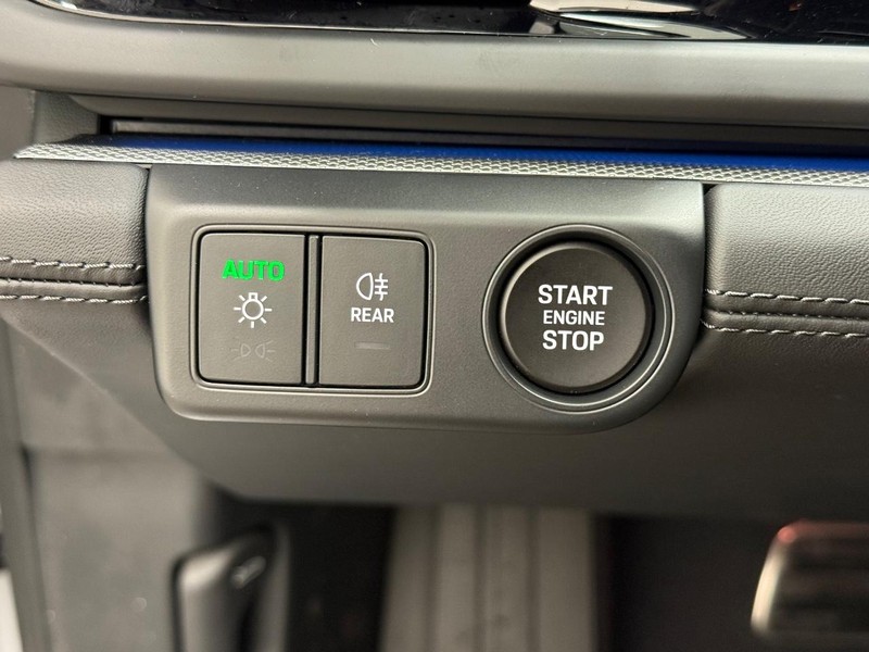 Porsche Panamera Vehicle Full-screen Gallery Image 19