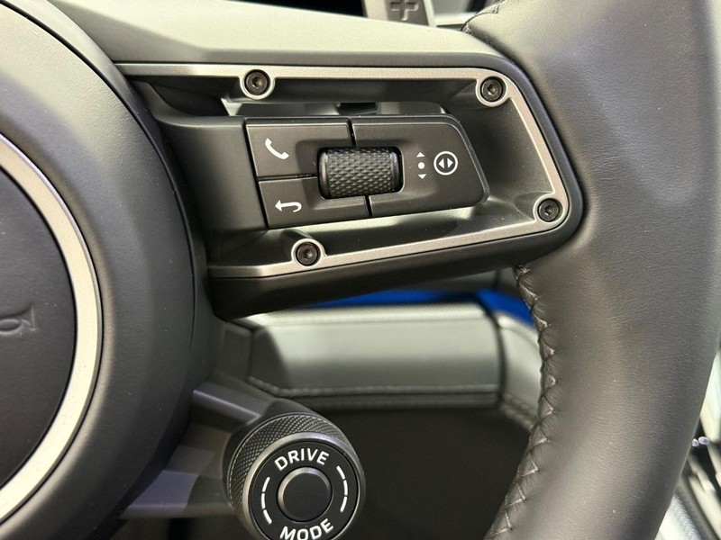 Porsche Panamera Vehicle Full-screen Gallery Image 21