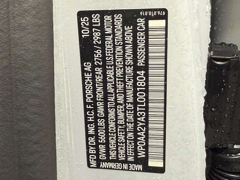 Porsche Panamera Vehicle Full-screen Gallery Image 27