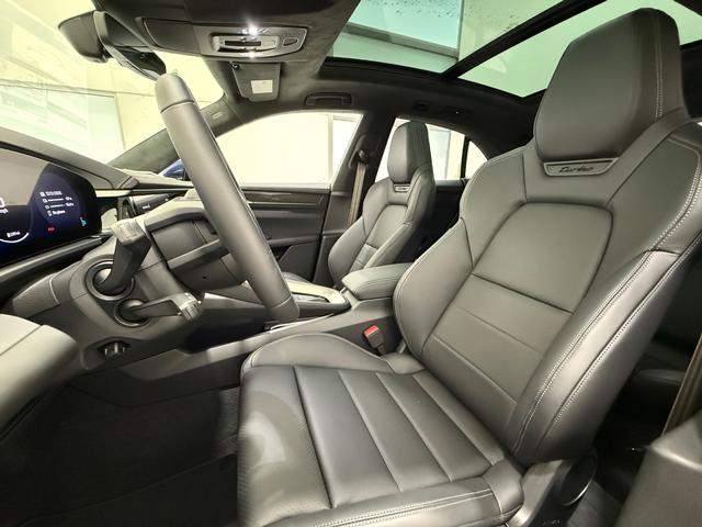 Porsche Macan Vehicle Full-screen Gallery Image 5