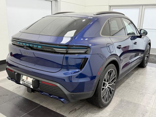 Porsche Macan Vehicle Full-screen Gallery Image 7