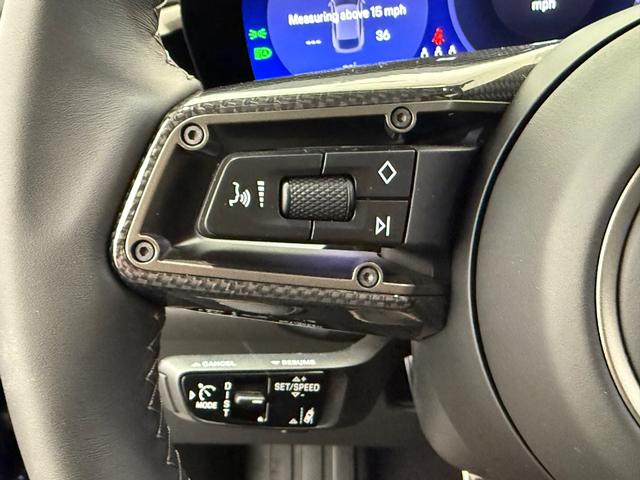 Porsche Macan Vehicle Full-screen Gallery Image 21