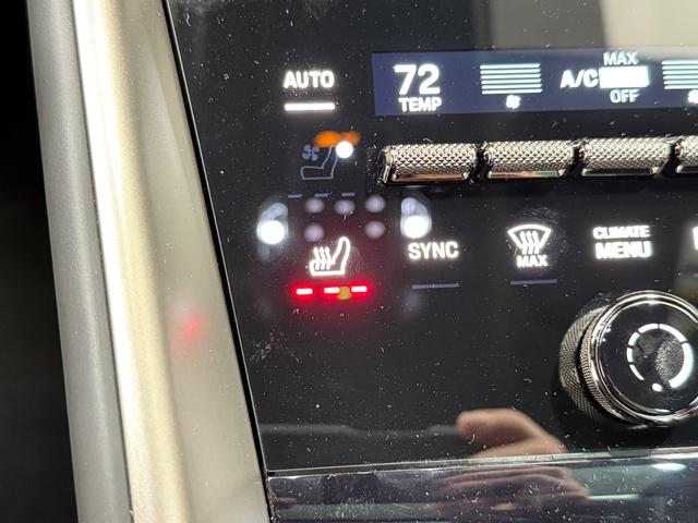 Porsche Macan Vehicle Full-screen Gallery Image 24