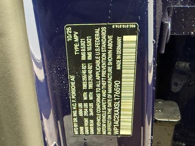 Porsche Macan Vehicle Full-screen Gallery Image 27