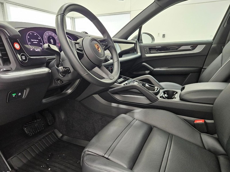 Porsche Cayenne Vehicle Full-screen Gallery Image 04