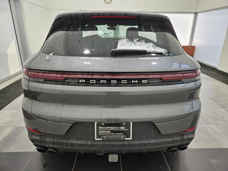 Porsche Cayenne Vehicle Full-screen Gallery Image 06