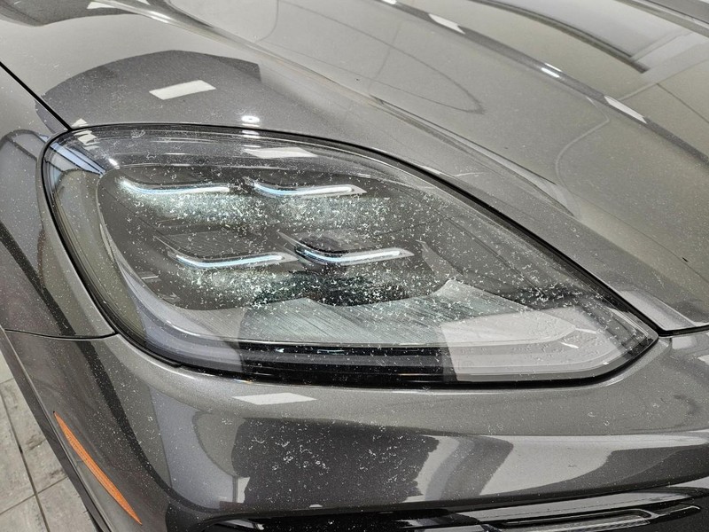 Porsche Cayenne Vehicle Full-screen Gallery Image 11