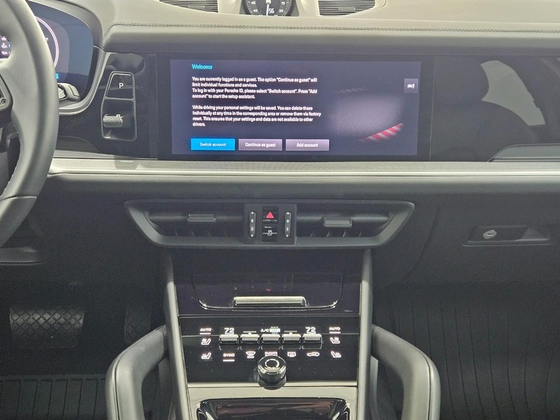 Porsche Cayenne Vehicle Full-screen Gallery Image 15