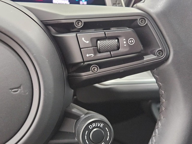 Porsche Cayenne Vehicle Full-screen Gallery Image 20